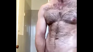 Peludo sac&aacute;ndose la leche